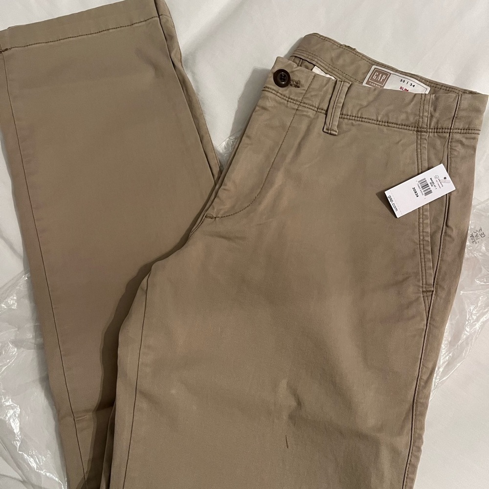 NWT men’s Gap slim khakis